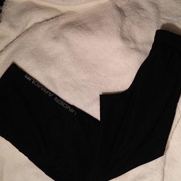 sold EUC UNDER ARMOUR Women's Workout Pants Size Small - Picture 3 of 4